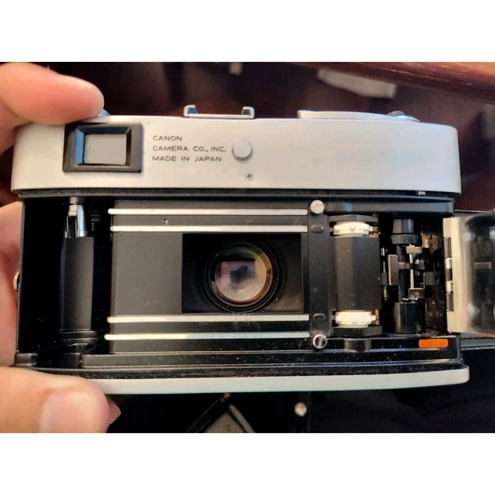 CLEAN Canon Canonet QL17  QL 35mm Rangefinder Camera 40mm 1:1.7 Lens UNTESTED